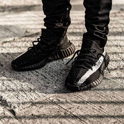 yeezy 350 v2 oreo